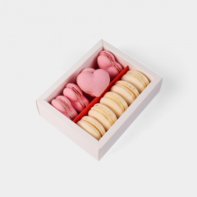 macarons-cu-capsuni-si-cocos-editie-de-valentines-set-de-10.jpg