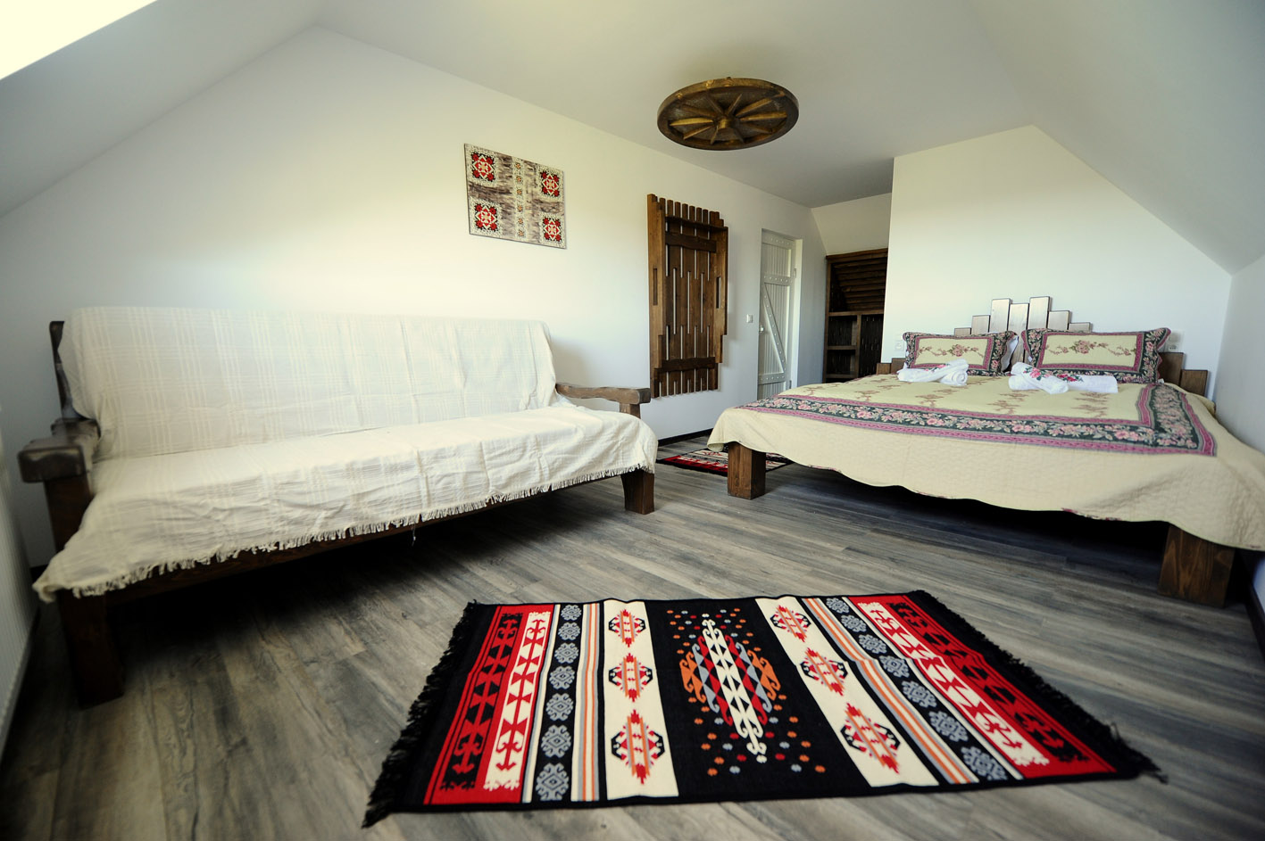 PENSIUNEA LA CASA MARAMUREȘEANĂ Header Image