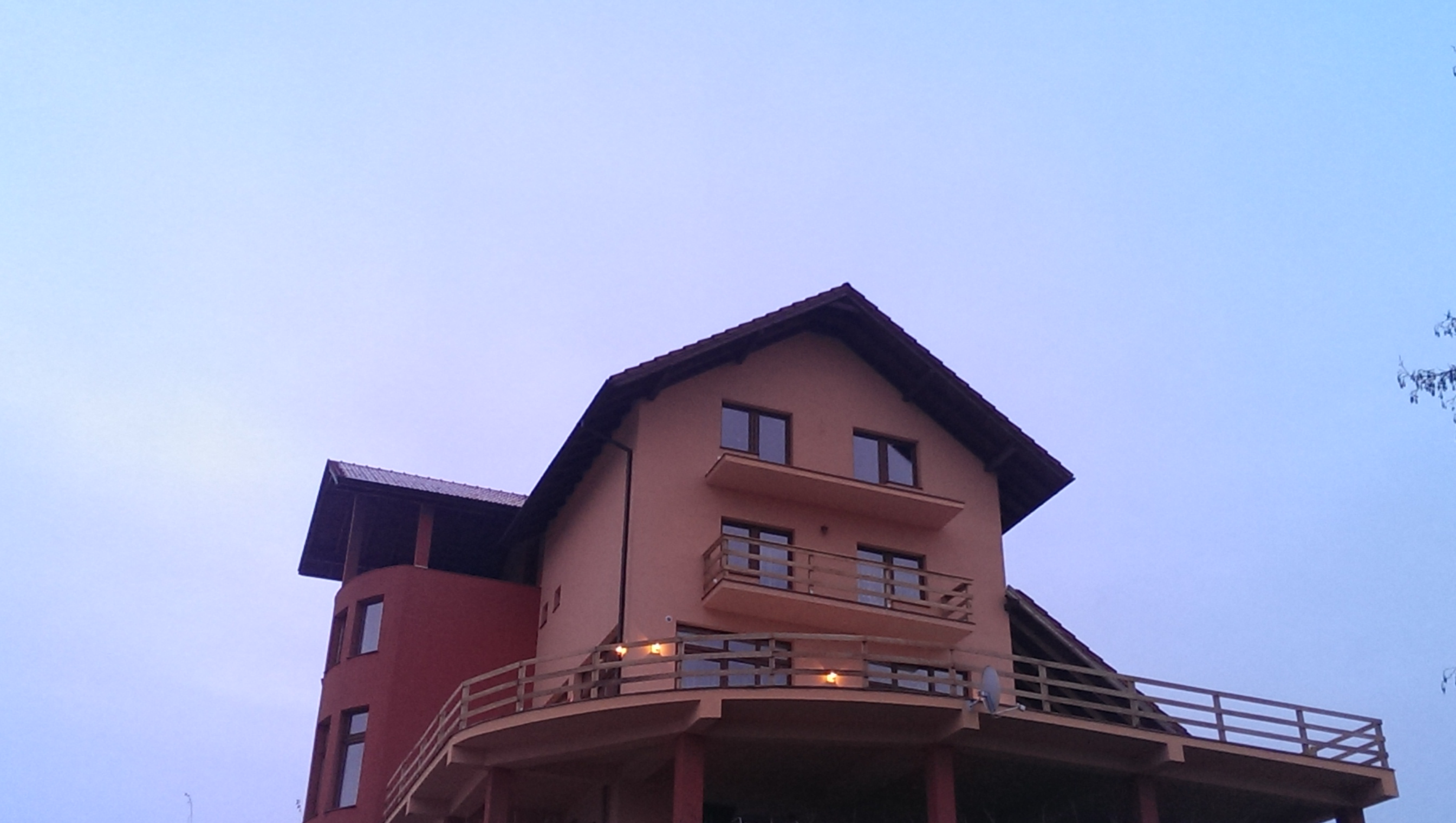 AGRO MED TURISM SRL PENSIUNEA TURISTICĂ LALEAUA PESTRIȚĂ Header Image