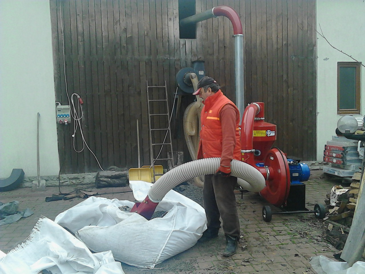 Transport vacuumatic peleti din rezervor la CT / arzator