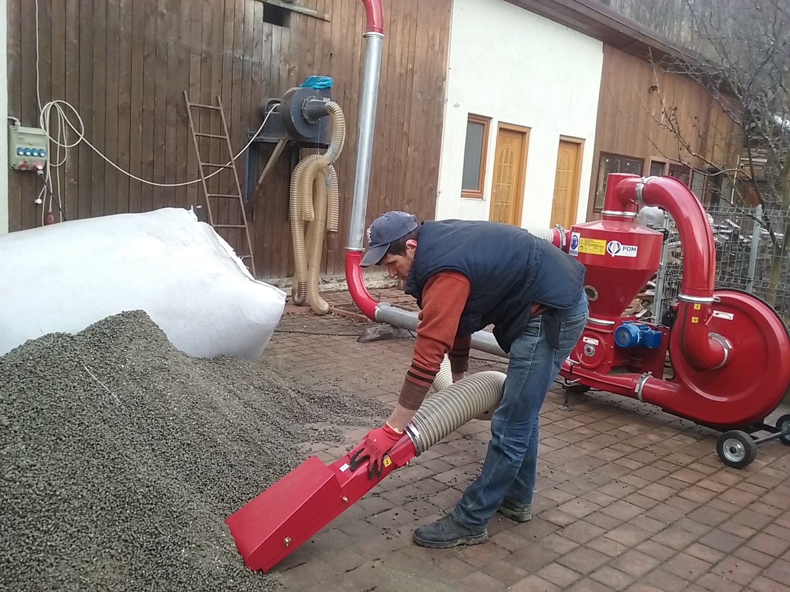 Transport vacuumatic peleti din big bag in rezervor / magazie